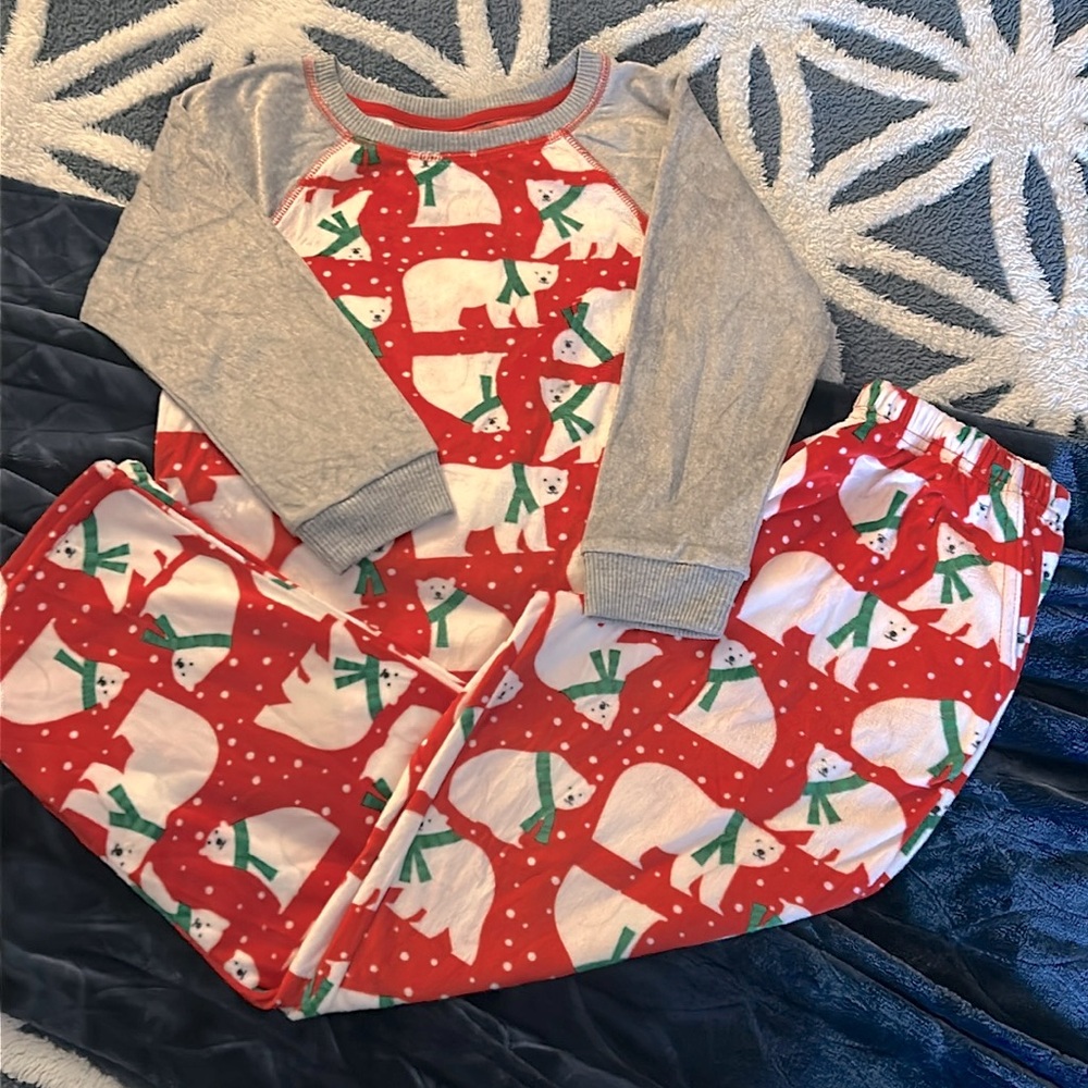 New Kids Unisex Plush Velour Holiday 2 Piece Polar Bear Print Pajamas Lounge Set